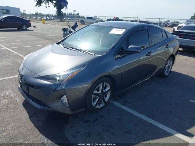 JTDKARFU8J3066722 Toyota Prius Three Touring