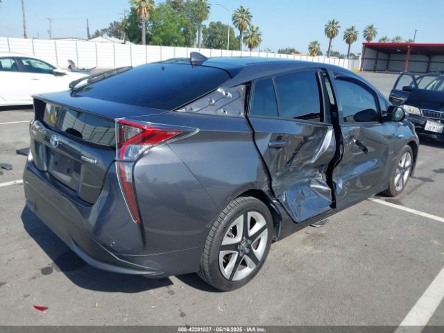 JTDKARFU8J3066722 Toyota Prius Three Touring