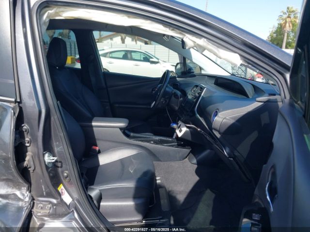 JTDKARFU8J3066722 Toyota Prius Three Touring