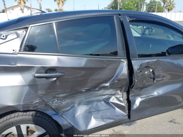 JTDKARFU8J3066722 Toyota Prius Three Touring