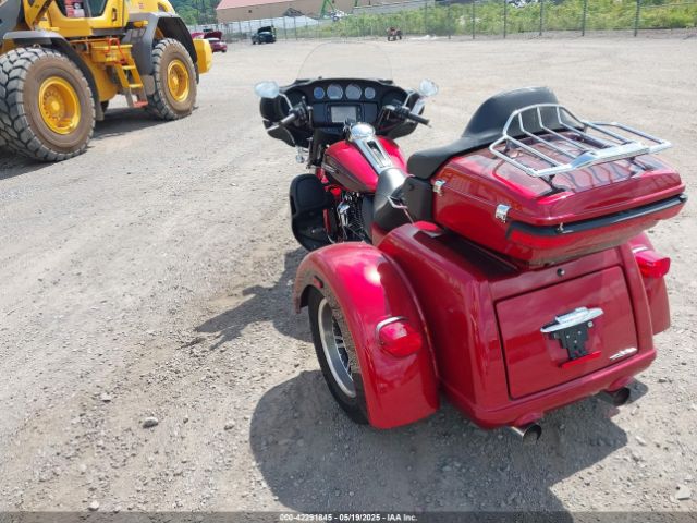 2018 HARLEY-DAVIDSON FLHTCUTG 1HD1MAD13JB858262 Photo 2