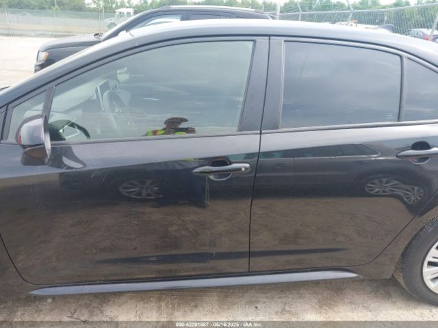 JTDEPMAE1NJ218677 Toyota COROLLA LE