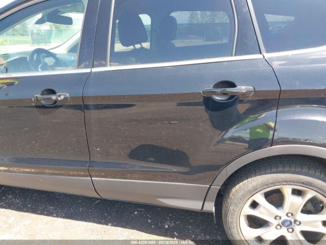 1FMCU9JX0GUA34603 Ford Escape Titanium