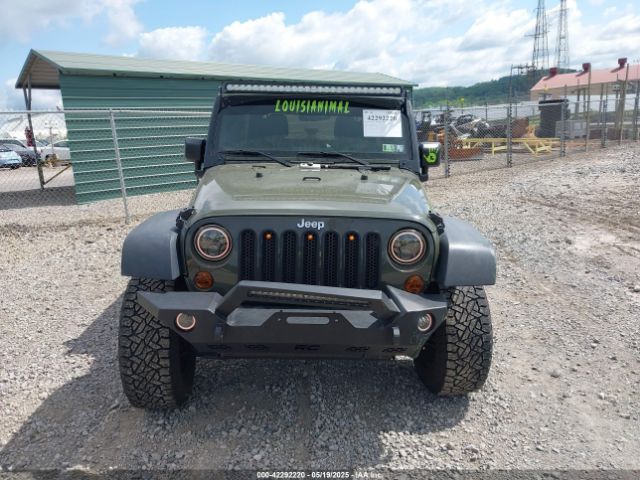 1C4BJWDG7GL113128 Jeep Wrangler Unlimited Sport