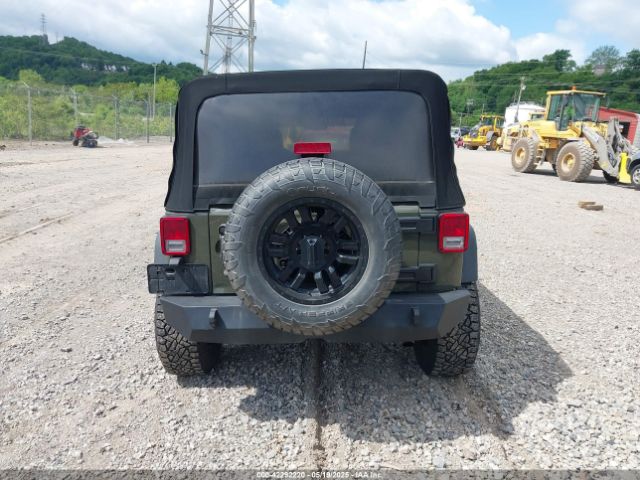 1C4BJWDG7GL113128 Jeep Wrangler Unlimited Sport