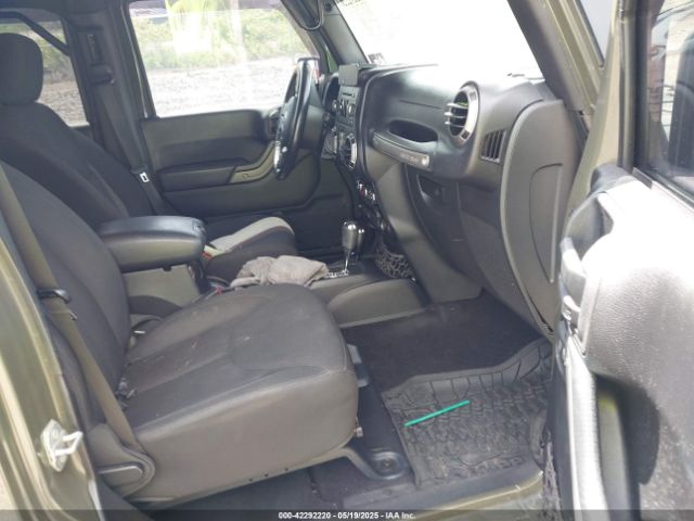 1C4BJWDG7GL113128 Jeep Wrangler Unlimited Sport