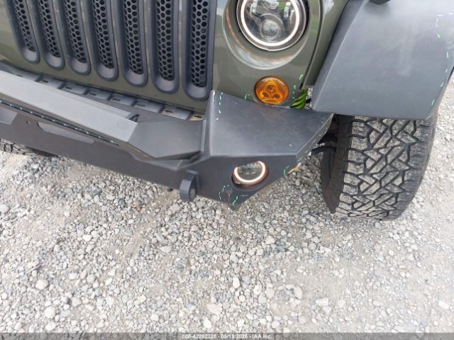 1C4BJWDG7GL113128 Jeep Wrangler Unlimited Sport