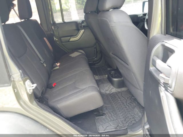 1C4BJWDG7GL113128 Jeep Wrangler Unlimited Sport