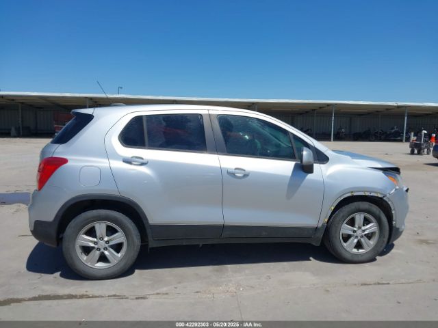KL7CJKSB8LB030471 Chevrolet Trax Fwd Ls