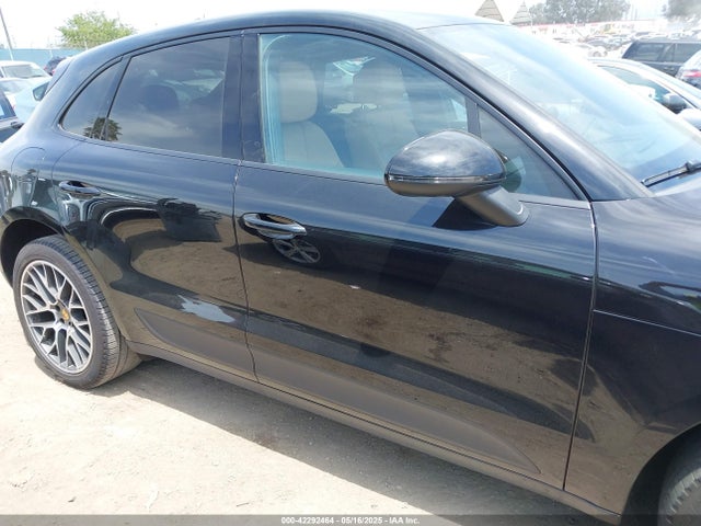 Porsche Macan 2017 WP1AA2A59HLB04714 Image 14