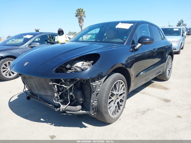 Porsche Macan 2017 WP1AA2A59HLB04714 Image 2