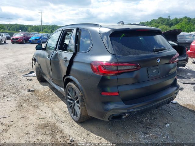 2022 BMW X5 5UXCR6C08N9L39205 Photo 2