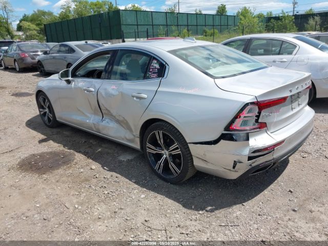 2022 VOLVO S60 7JRL12FL5NG173925 Photo 2