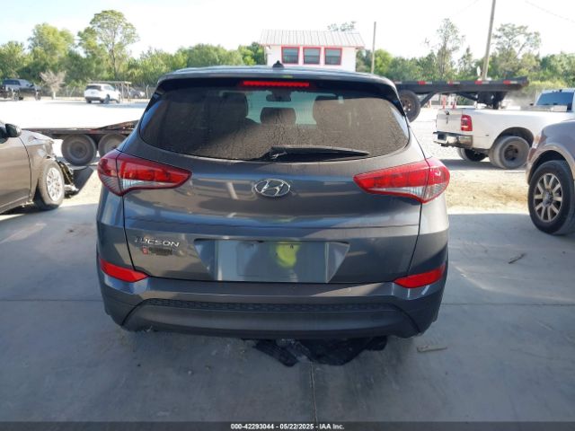 KM8J23A41HU576715 Hyundai TUCSON SE