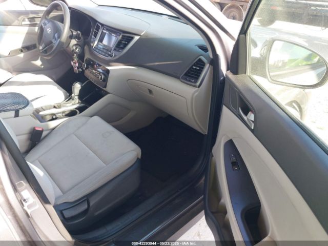 KM8J23A41HU576715 Hyundai TUCSON SE