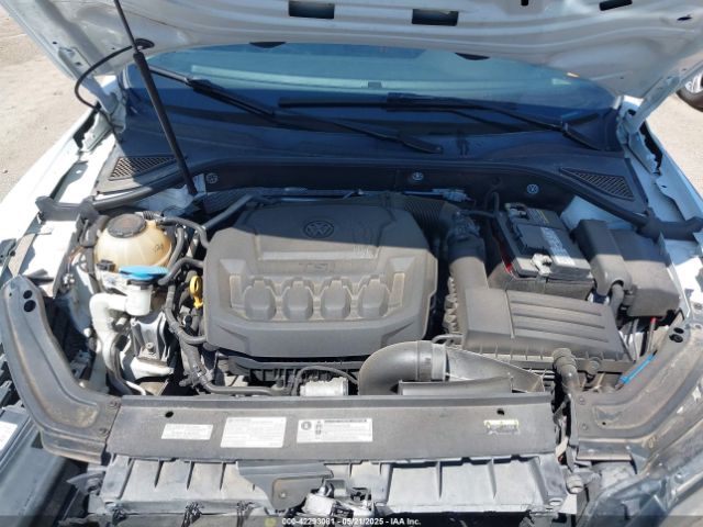 1VWLA7A36KC008789 Volkswagen Passat 2.0t Wolfsburg Edition