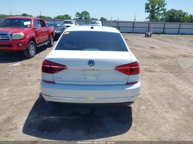 1VWLA7A36KC008789 Volkswagen Passat 2.0t Wolfsburg Edition