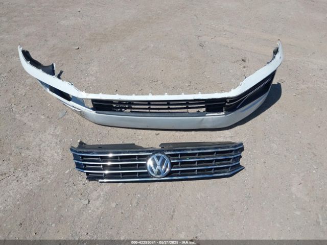1VWLA7A36KC008789 Volkswagen Passat 2.0t Wolfsburg Edition