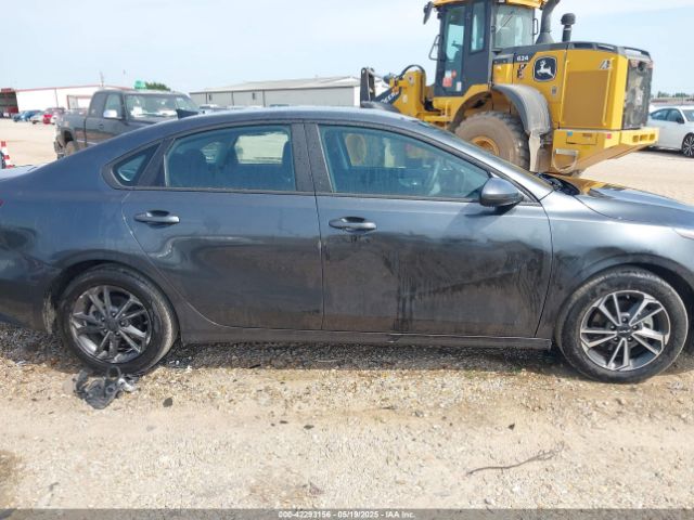 3KPF24AD8PE643047 KIA Forte Lxs