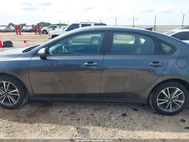 3KPF24AD8PE643047 KIA Forte Lxs