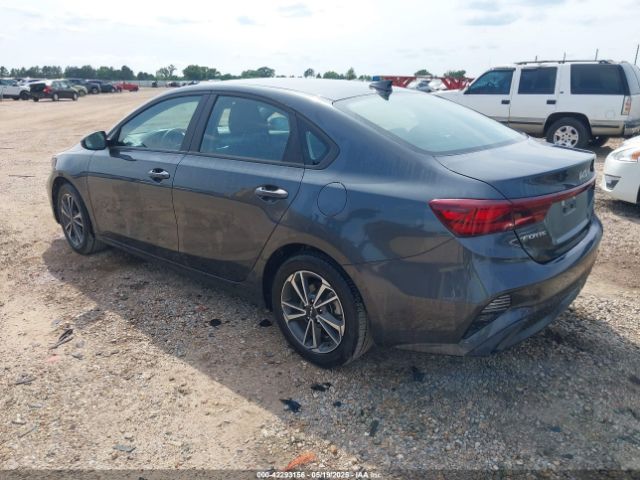 3KPF24AD8PE643047 KIA Forte Lxs