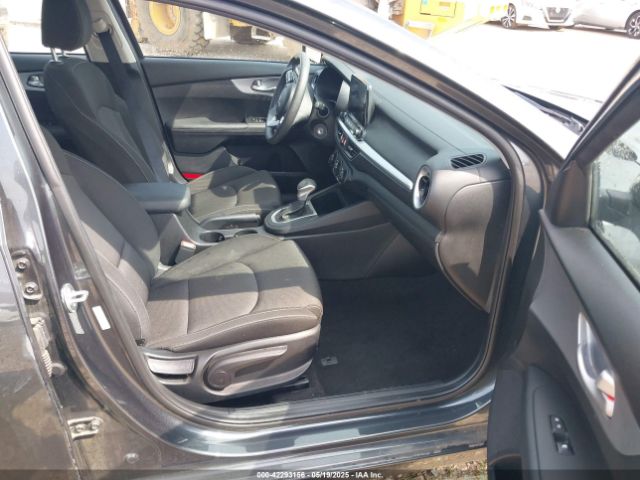 3KPF24AD8PE643047 KIA Forte Lxs