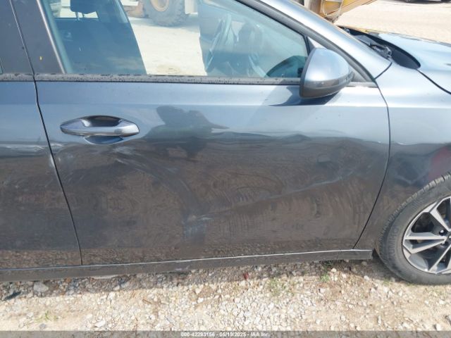 3KPF24AD8PE643047 KIA Forte Lxs