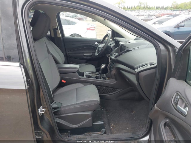 1FMCU9GDXJUB88899 Ford ESCAPE SE