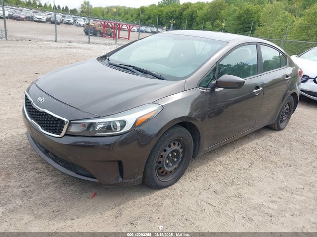 KIA FORTE LX 2018 3KPFL4A74JE190494 Image 2
