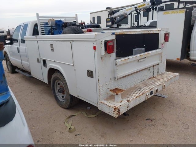 Ford F-350 Chassis Xl 2015 1FD7X3E68FEA71639 Image 3