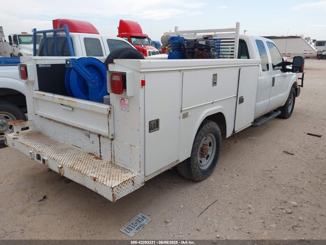 Ford F-350 Chassis Xl 2015 1FD7X3E68FEA71639 Image 4