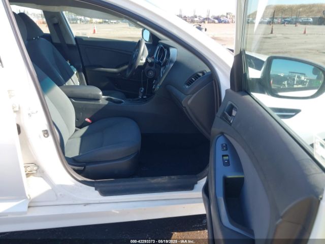 KNAGM4A78F5664030 KIA Optima Lx