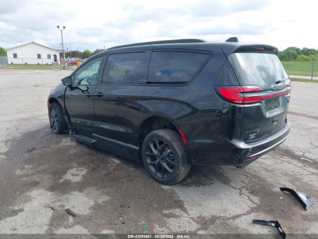 2022 CHRYSLER PACIFICA 2C4RC1BG8NR195566 Photo 2