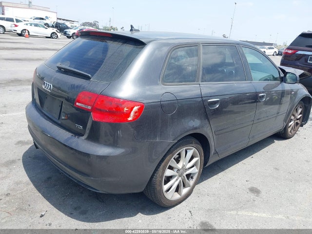 2012 AUDI A3 WAUBJAFM8CA130724 Photo 3