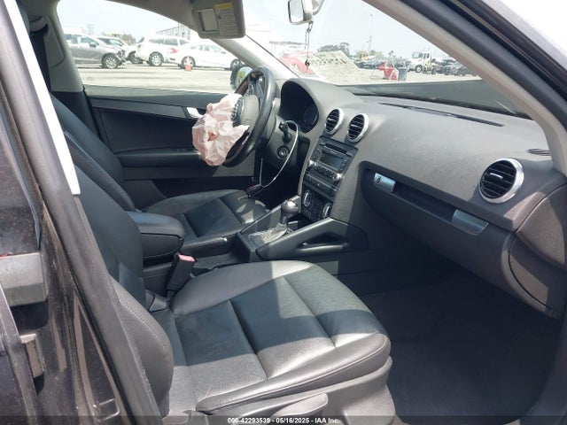 2012 AUDI A3 WAUBJAFM8CA130724 Photo 4
