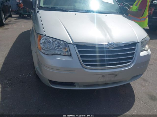 2010 CHRYSLER TOWN & COUNTRY 2A4RR4DE7AR103976 Photo 5