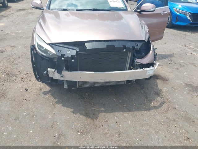 SJKCH5CP4KA008012 Infiniti Qx30 Luxe