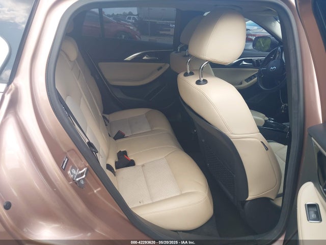 SJKCH5CP4KA008012 Infiniti Qx30 Luxe