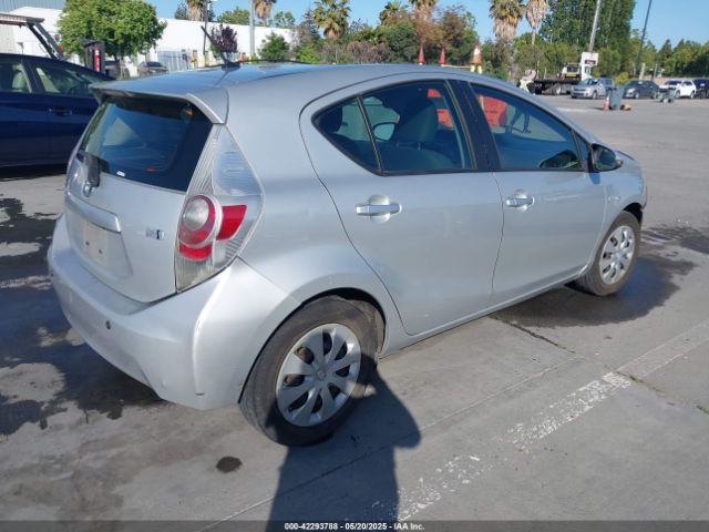 JTDKDTB32E1065570 Toyota Prius C Two
