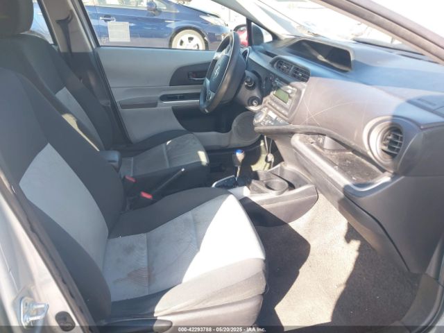 JTDKDTB32E1065570 Toyota Prius C Two