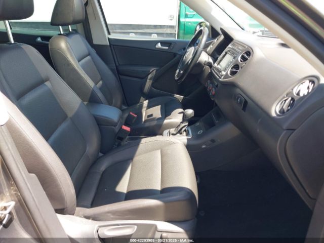 WVGAV7AX4FW561281 Volkswagen TIGUAN SE