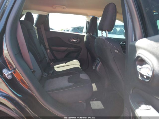 1C4PJLAB2GW329397 Jeep Cherokee Altitude