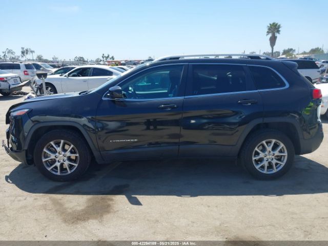 1C4PJLCS7GW160815 Jeep Cherokee Latitude