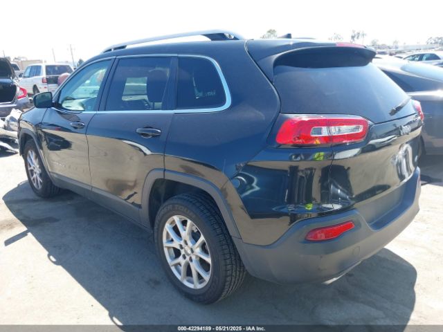 1C4PJLCS7GW160815 Jeep Cherokee Latitude