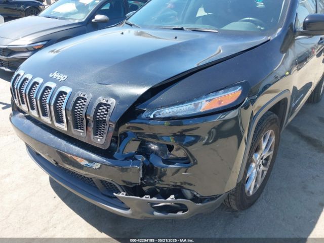 1C4PJLCS7GW160815 Jeep Cherokee Latitude
