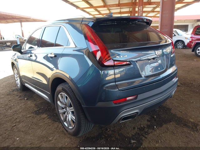 2020 CADILLAC XT4 1GYFZCR49LF153429 Photo 2
