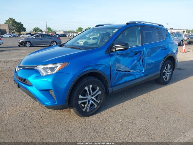 JTMZFREV1GJ064325 Toyota RAV4 LE
