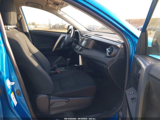 JTMZFREV1GJ064325 Toyota RAV4 LE