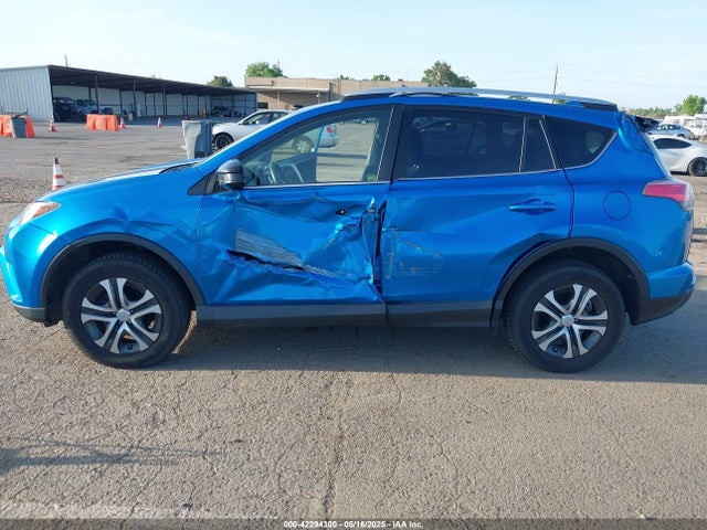 JTMZFREV1GJ064325 Toyota RAV4 LE