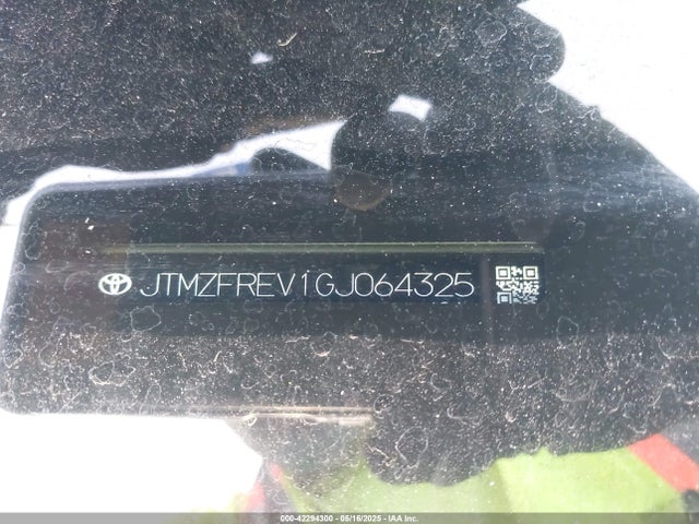 JTMZFREV1GJ064325 Toyota RAV4 LE